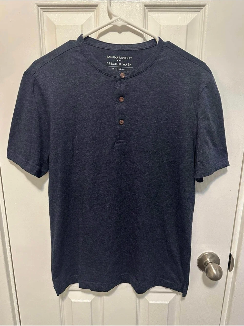 Banana Republic Men’s Premium Wash Henley Shirt Size M